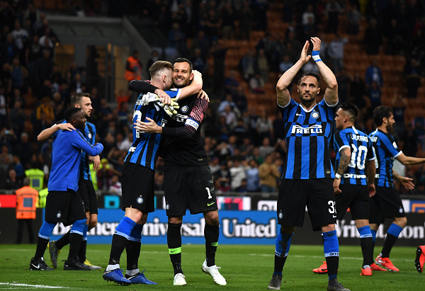 跟队记者：萨56可能续约至2029年，今夏他曾被标价3000万欧元（队记称：萨56有望续约至2029年，今夏曾被标价3000万欧元）